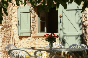 Le Jas charming Mas in Provence with shared pool nature calm space, Flayosc